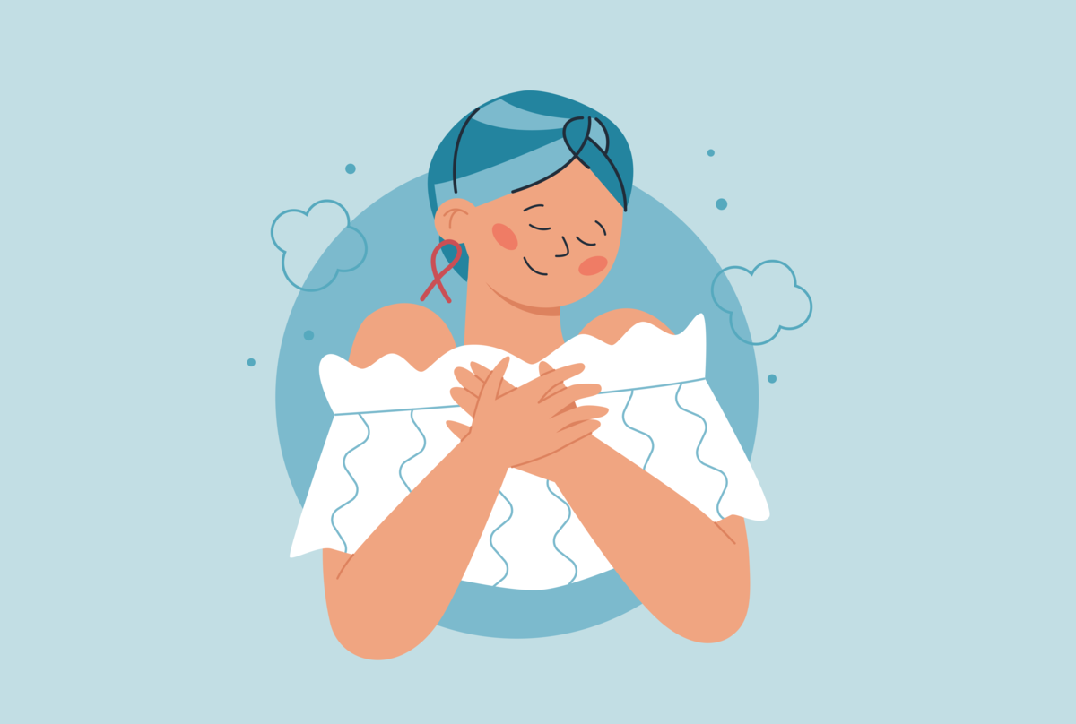 Na obrazku kobieta uśmiechnięta, przytulająca swoje dłonie do piersi.