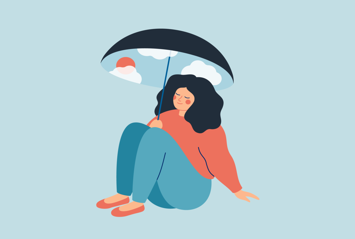 Na obrazku widzimy uśmiechniętą osobę siedzącą pod parasolem.